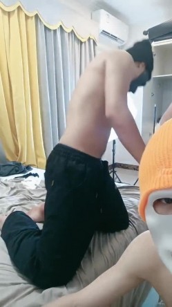 精彩刺激 ️满屋淫乱气息！狂干G奶美女~【纯纯仙女】两渣男上完表姐操表妹 ️嗷嗷声，极限诱惑，含泪心痛！ 截图7