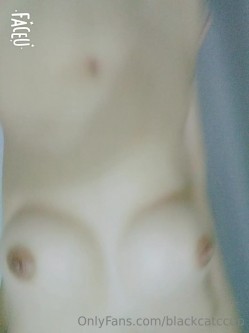 国产清纯美足M小母狗「BlackCatluna」OF露脸私拍 反差婊欲求不满自慰足交性爱多人啪啪 截图1