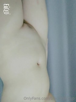国产清纯美足M小母狗「BlackCatluna」OF露脸私拍 反差婊欲求不满自慰足交性爱多人啪啪 截图16