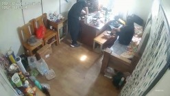 最新流出黑客破解网络摄像头监控偷拍财务公司业务经理和两个少妇在办公室啪啪啪 截图6