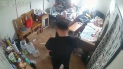 最新流出黑客破解网络摄像头监控偷拍财务公司业务经理和两个少妇在办公室啪啪啪 截图12