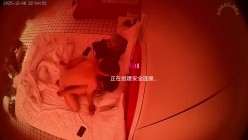 上帝视角 小伙子先把纹身妹狠狠操了一遍 还拍了片 到凌晨两人出去把纹身妹闺蜜又带回来玩双飞 截图7
