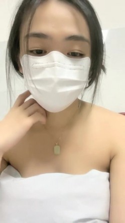 最新力作，香港浸会大学老师，【英语老师在读研】，边上网课边吃鸡，黑森林湿漉漉，被男友骚扰的心慌意乱！ 截图9