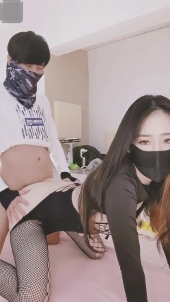 跪着后入会比站着舒服吗，广东人称靓仔~靓女，黑丝女神后入被啪啪的嗷嗷叫！ 截图16