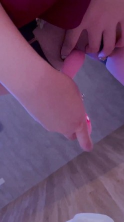 《重磅炸弹 全站无水首发》30万人追踪的极品网美推特尤物kitty顶级露脸反差私拍 身材颜值天花板各种肉战3P有钱人的玩物 截图2