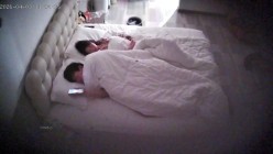 酒店偷拍连续3天入住表面乖巧实际反差的可爱女友换各情趣拍照和男友啪啪 截图2