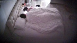 酒店偷拍连续3天入住表面乖巧实际反差的可爱女友换各情趣拍照和男友啪啪 截图5