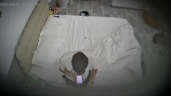 酒店偷拍连续3天入住表面乖巧实际反差的可爱女友换各情趣拍照和男友啪啪 截图12