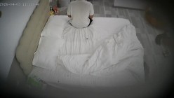 酒店偷拍连续3天入住表面乖巧实际反差的可爱女友换各情趣拍照和男友啪啪 截图13