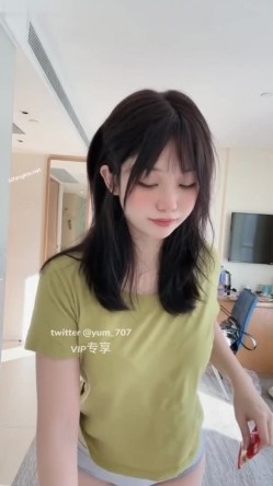 《高价VIP 福利群 泄密》性格活泼艺校身材非常顶的美乳白虎小美女【玉米】露脸私拍，塞跳蛋裸舞潮喷，各种高潮脸～稀缺资源值得收藏 截图10