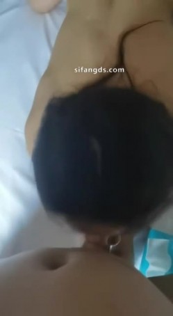 顶级淫妻博主【刺鸡】，挺漂亮的少妇，约大学生3P和4P，完美露脸，好淫荡的场景 截图7