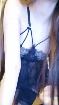 高颜值妹子私人玩物七七自慰第三部 道具JJ口交快速抽插大声呻吟娇喘 截图2