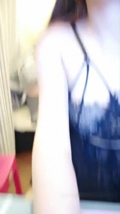 高颜值妹子私人玩物七七自慰第三部 道具JJ口交快速抽插大声呻吟娇喘 截图4