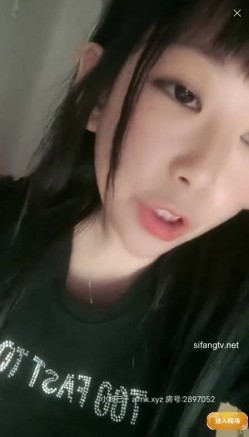 萝莉感满满~超大巨乳学妹【小奶瓶】，大黑牛跳蛋轮流插淫穴，‘哎呀我的妈，阴蒂好痒好痒，啊啊啊’高潮弄到喷水！ 截图9