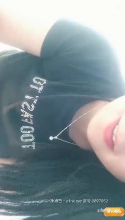 萝莉感满满~超大巨乳学妹【小奶瓶】，大黑牛跳蛋轮流插淫穴，‘哎呀我的妈，阴蒂好痒好痒，啊啊啊’高潮弄到喷水！ 截图11