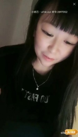 萝莉感满满~超大巨乳学妹【小奶瓶】，大黑牛跳蛋轮流插淫穴，‘哎呀我的妈，阴蒂好痒好痒，啊啊啊’高潮弄到喷水！ 截图16