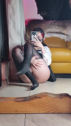 最新众筹无水原版，抖音快手全网同名，极品网红福利姬【奶咪】收费私拍，裸舞卡点变装露出等，女神很会玩的 截图12