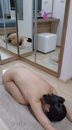 亚裔高颜小只马白人的性玩具「Asian_sexdoll」OF露脸大尺度私拍 火辣身材白虎少女极品炮架子 截图15