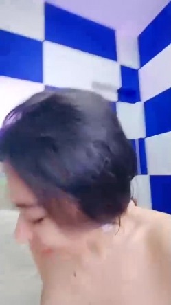 颜值骚少妇【猫九】一个有性瘾的女人，大尺度掰逼给狼友打飞机，自慰潮喷喷到天花板，绝对精彩 截图1