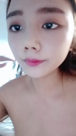 美容店风骚女老板娘被小哥爆草蹂躏口爆吞精，全程露脸丝袜短裙给狼友看奶玩逼，口交大鸡巴被小哥无套爆草 截图6