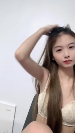 人气女神来袭，明星颜值，大美女，【广州大学生】，身材曼妙前凸后翘，白浆从洞洞流出 截图9