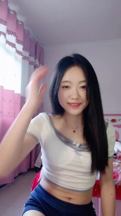 在校艺术院花-顶点- 真的很欲哎，谁看了不想奶一口，自慰起来 太骚气无比！ 截图1