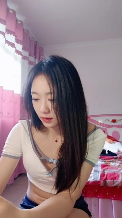 在校艺术院花-顶点- 真的很欲哎，谁看了不想奶一口，自慰起来 太骚气无比！ 截图3