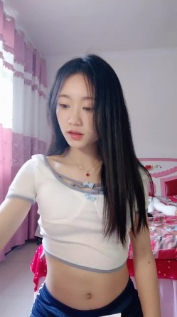 在校艺术院花-顶点- 真的很欲哎，谁看了不想奶一口，自慰起来 太骚气无比！ 截图4