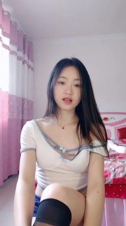 在校艺术院花-顶点- 真的很欲哎，谁看了不想奶一口，自慰起来 太骚气无比！ 截图5