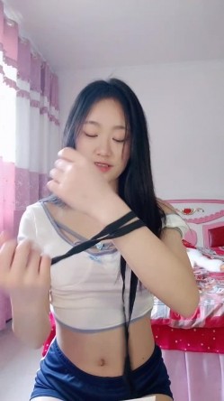 在校艺术院花-顶点- 真的很欲哎，谁看了不想奶一口，自慰起来 太骚气无比！ 截图6