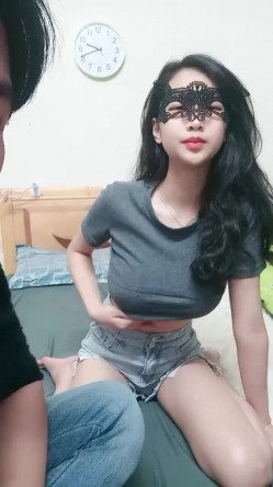 爆乳--小迷妹呀 ️，02年童颜巨乳，柳腰玉乳、翘臀，细长腿，做爱撞击的乳中飞舞，叫床声让人瞬间想射！ 截图6