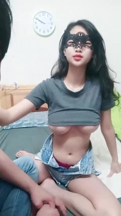 爆乳--小迷妹呀 ️，02年童颜巨乳，柳腰玉乳、翘臀，细长腿，做爱撞击的乳中飞舞，叫床声让人瞬间想射！ 截图8