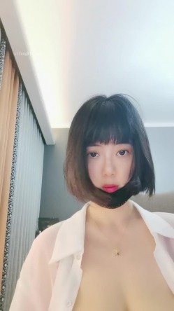 G奶女神！奶子超级大~【暖暖】揉穴自慰！撸到肾虚，纯天然无添加，白得能看到血管，超赞 截图4