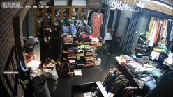 黑客破解摄像头 ️监控偷拍三个服装店内摄像头记录试衣过程 截图4