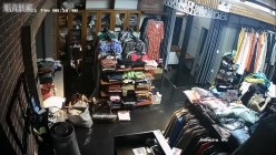 黑客破解摄像头 ️监控偷拍三个服装店内摄像头记录试衣过程 截图5
