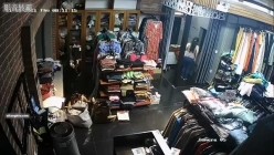 黑客破解摄像头 ️监控偷拍三个服装店内摄像头记录试衣过程 截图8