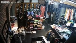 黑客破解摄像头 ️监控偷拍三个服装店内摄像头记录试衣过程 截图13