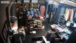 黑客破解摄像头 ️监控偷拍三个服装店内摄像头记录试衣过程 截图14