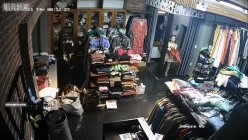 黑客破解摄像头 ️监控偷拍三个服装店内摄像头记录试衣过程 截图16