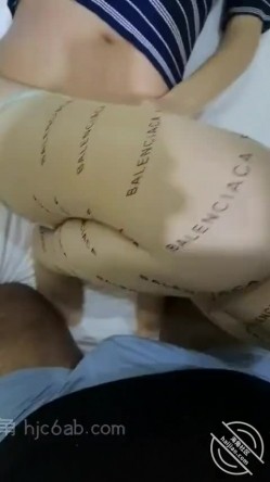 海角社区好哥哥封神之作 ️灌醉后强上了03年妹妹 舔逼后草哭最后射在屁股上 截图3