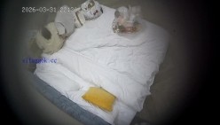 酒店偷拍大奶学妹喜提毕业证书和男友开房庆祝让男友用手指插穴忍不住激情操逼 截图2