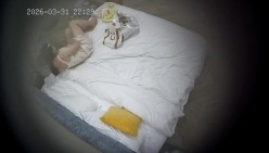 酒店偷拍大奶学妹喜提毕业证书和男友开房庆祝让男友用手指插穴忍不住激情操逼 截图6
