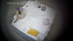 酒店偷拍大奶学妹喜提毕业证书和男友开房庆祝让男友用手指插穴忍不住激情操逼 截图15