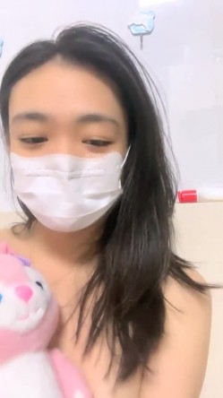 最新力作，香港浸会大学老师，【英语老师在读研】，边上网课边吃鸡，黑森林湿漉漉，被男友骚扰的心慌意乱！ 截图16