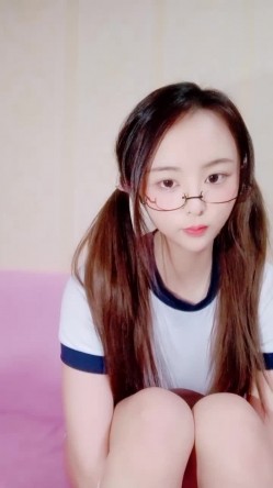 外表文静眼镜妹妹！收费房自慰秀！跳蛋塞入多毛骚穴，假屌插入猛捅呻吟，表情一脸享受 截图7