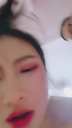 E02淫骚御姐【大啾啾】夜店酒吧沟搭干部 厕所无套轮干 情趣丝袜舔脚爆操玩3P 截图2