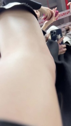 [超级裙底]最新2023上海车展各色美女模特 总有一款你喜欢 截图5