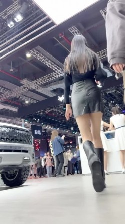 [超级裙底]最新2023上海车展各色美女模特 总有一款你喜欢 截图7