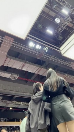 [超级裙底]最新2023上海车展各色美女模特 总有一款你喜欢 截图13