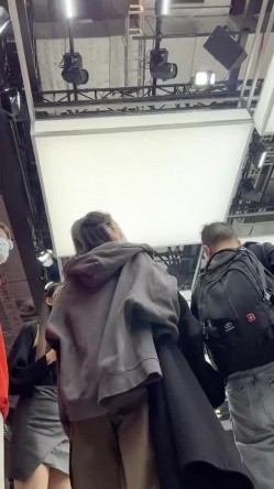 [超级裙底]最新2023上海车展各色美女模特 总有一款你喜欢 截图16